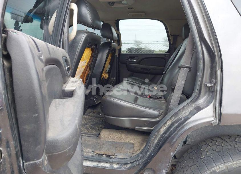 Photo 8 of 2010 Chevrolet Tahoe LS (VIN 1GNUCAE03AR191733)