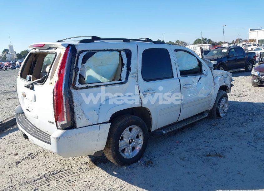 Photo 4 of 2010 Chevrolet Tahoe LT (VIN 1GNUCBE02AR283082)