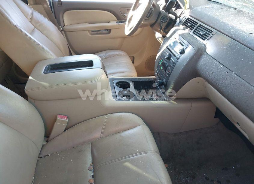 Photo 5 of 2010 Chevrolet Tahoe LT (VIN 1GNUCBE02AR283082)