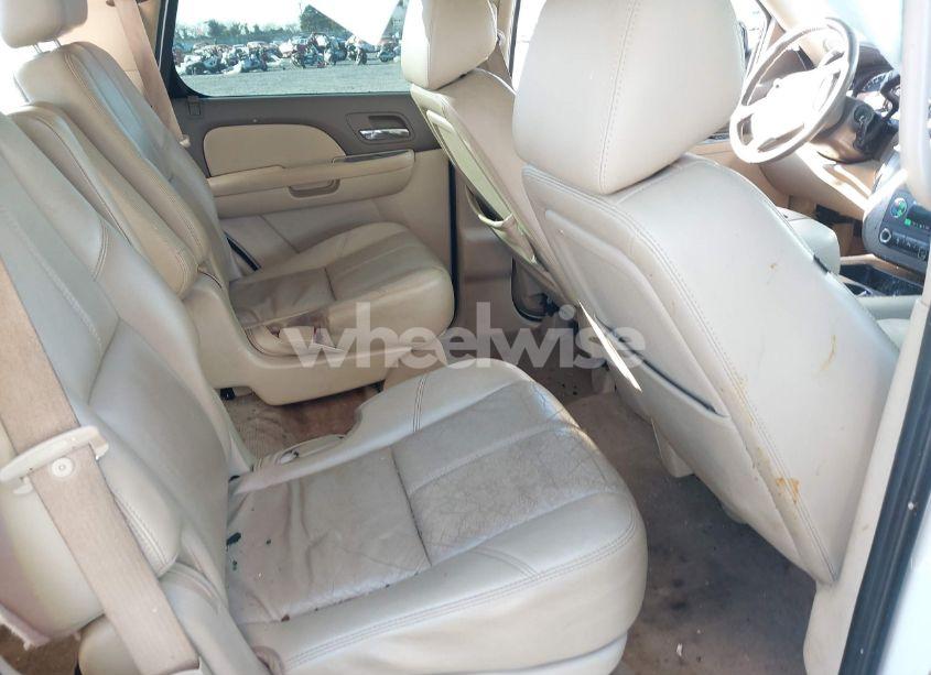 Photo 8 of 2010 Chevrolet Tahoe LT (VIN 1GNUCBE02AR283082)