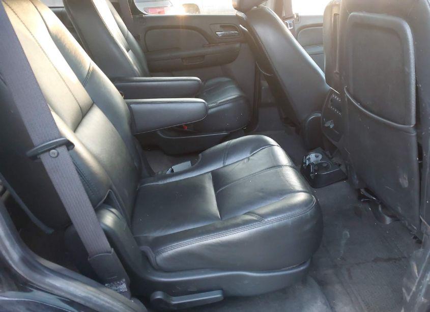 Photo 8 of 2010 Chevrolet Tahoe LT (VIN 1GNUCBE02AR285348)