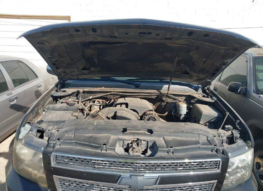 Photo 10 of 2010 Chevrolet Tahoe LT (VIN 1GNUCBE03AR290154)