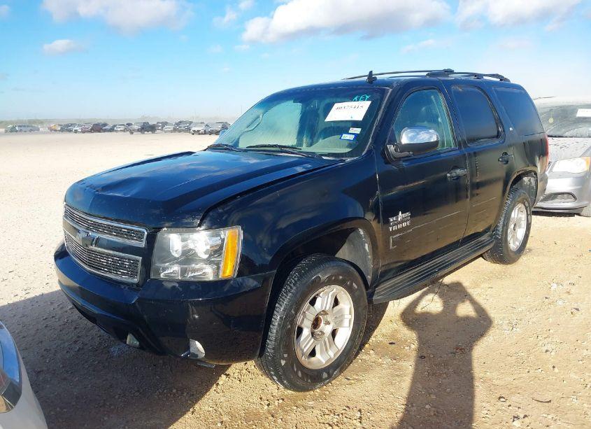 Photo 2 of 2010 Chevrolet Tahoe LT (VIN 1GNUCBE03AR290154)