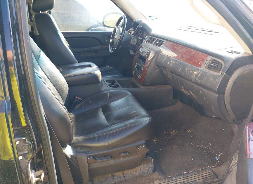 Photo 5 of 2010 Chevrolet Tahoe LT (VIN 1GNUCBE03AR290154)