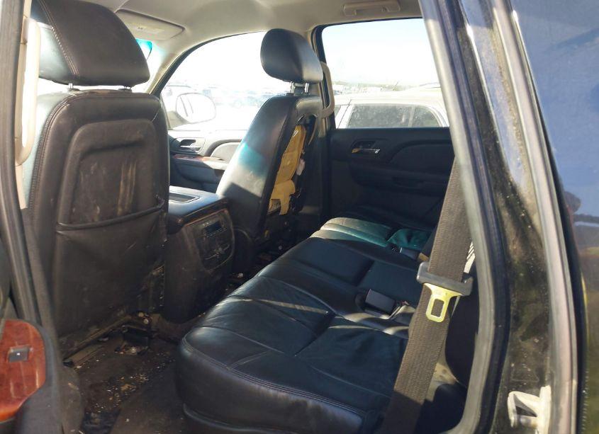 Photo 8 of 2010 Chevrolet Tahoe LT (VIN 1GNUCBE03AR290154)