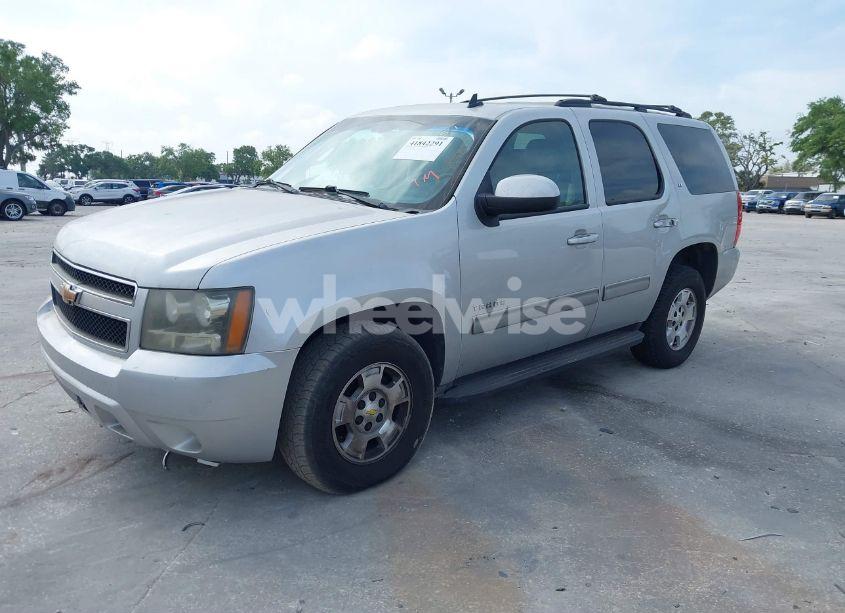 Photo 2 of 2010 Chevrolet Tahoe LT (VIN 1GNUCBE04AR279051)
