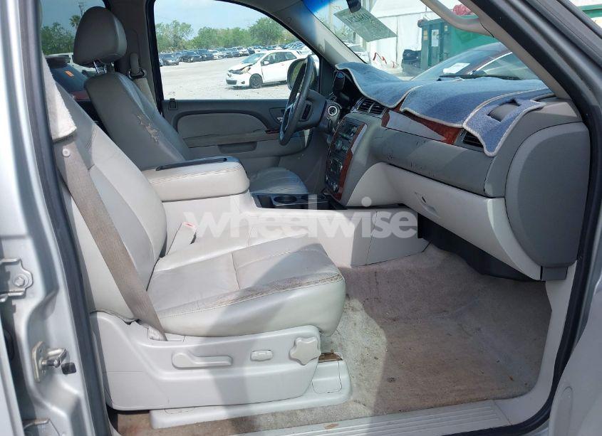 Photo 5 of 2010 Chevrolet Tahoe LT (VIN 1GNUCBE04AR279051)