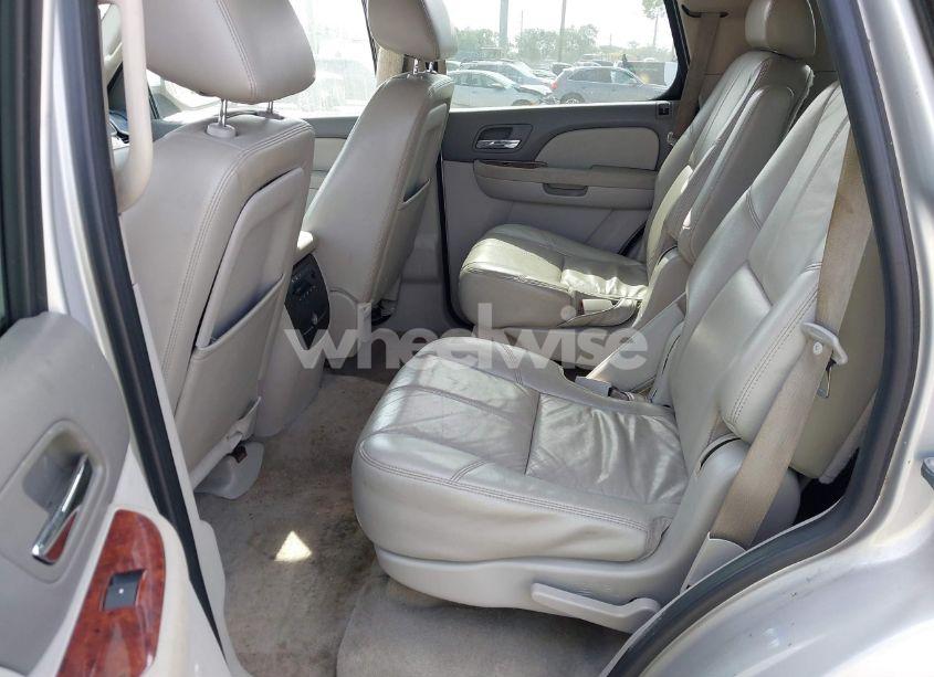 Photo 8 of 2010 Chevrolet Tahoe LT (VIN 1GNUCBE04AR279051)