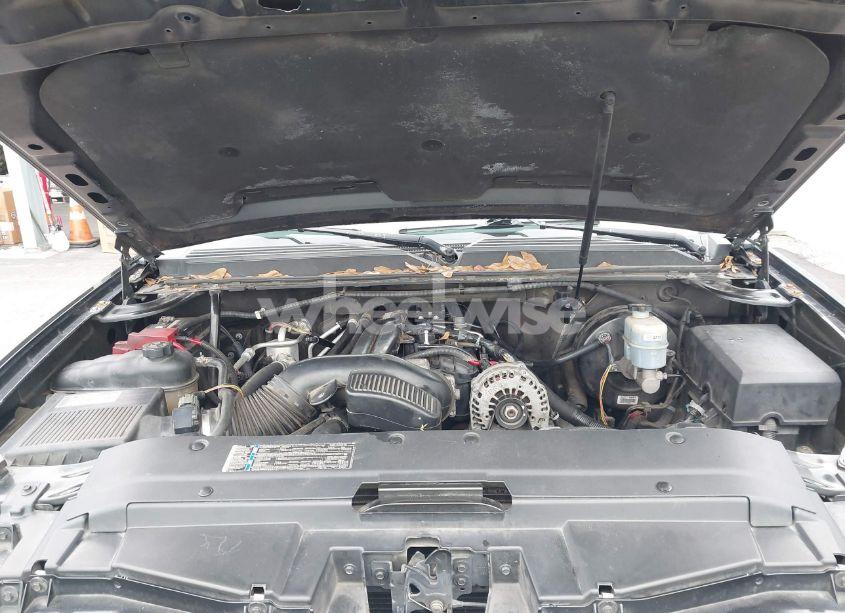 Photo 10 of 2010 Chevrolet Tahoe LT (VIN 1GNUCBE05AR114061)