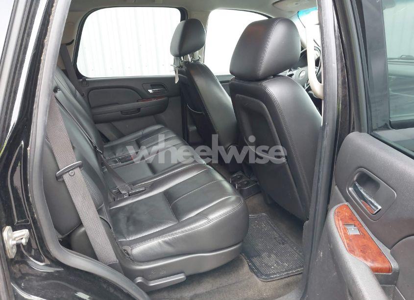 Photo 8 of 2010 Chevrolet Tahoe LT (VIN 1GNUCBE05AR114061)