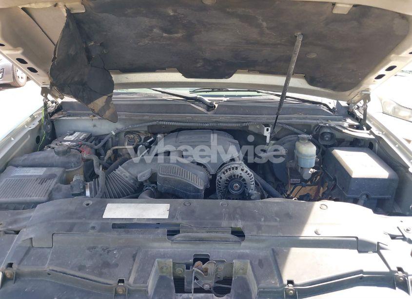 Photo 10 of 2010 Chevrolet Tahoe LT (VIN 1GNUCBE06AR172499)