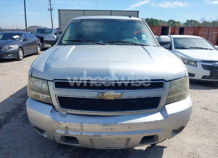 Photo 12 of 2010 Chevrolet Tahoe LT (VIN 1GNUCBE06AR172499)