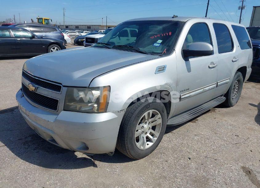 Photo 2 of 2010 Chevrolet Tahoe LT (VIN 1GNUCBE06AR172499)
