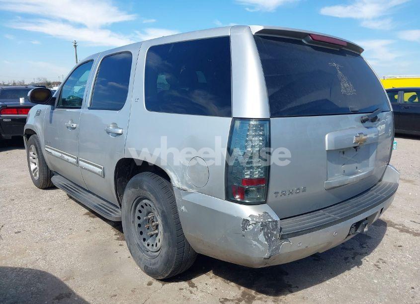 Photo 3 of 2010 Chevrolet Tahoe LT (VIN 1GNUCBE06AR172499)