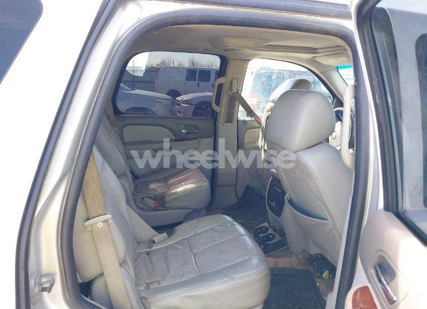 Photo 8 of 2010 Chevrolet Tahoe LT (VIN 1GNUCBE06AR172499)