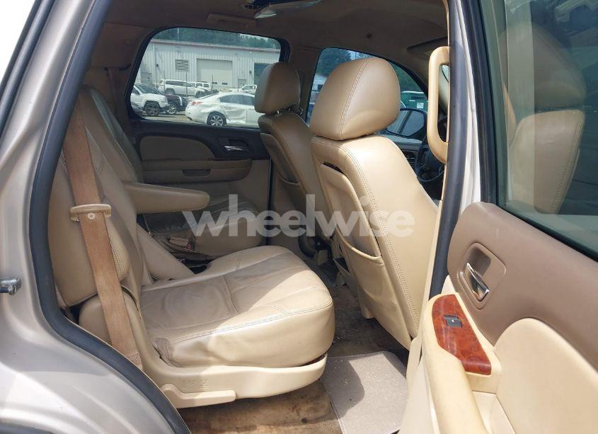 Photo 8 of 2010 Chevrolet Tahoe LT (VIN 1GNUCBE09AR216446)