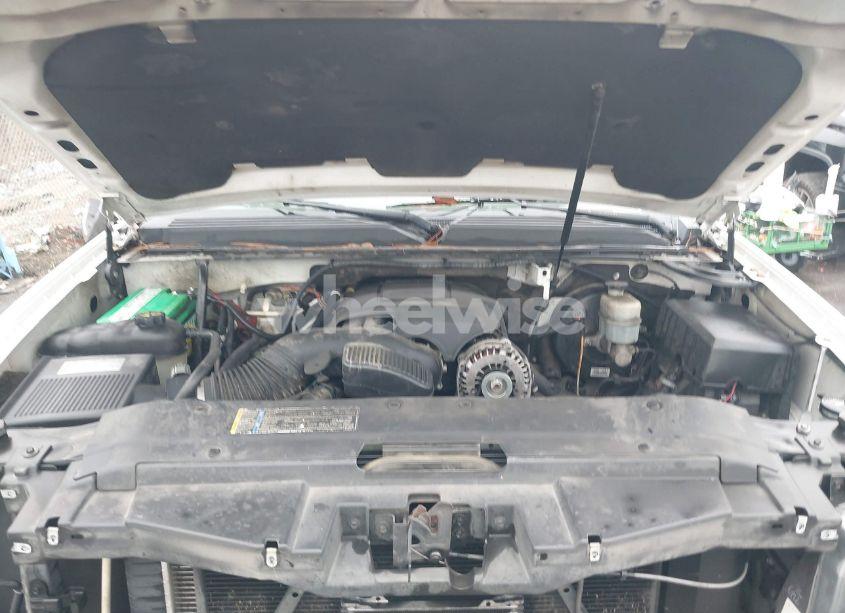 Photo 10 of 2010 Chevrolet Tahoe LTZ (VIN 1GNUCCE00AR192124)