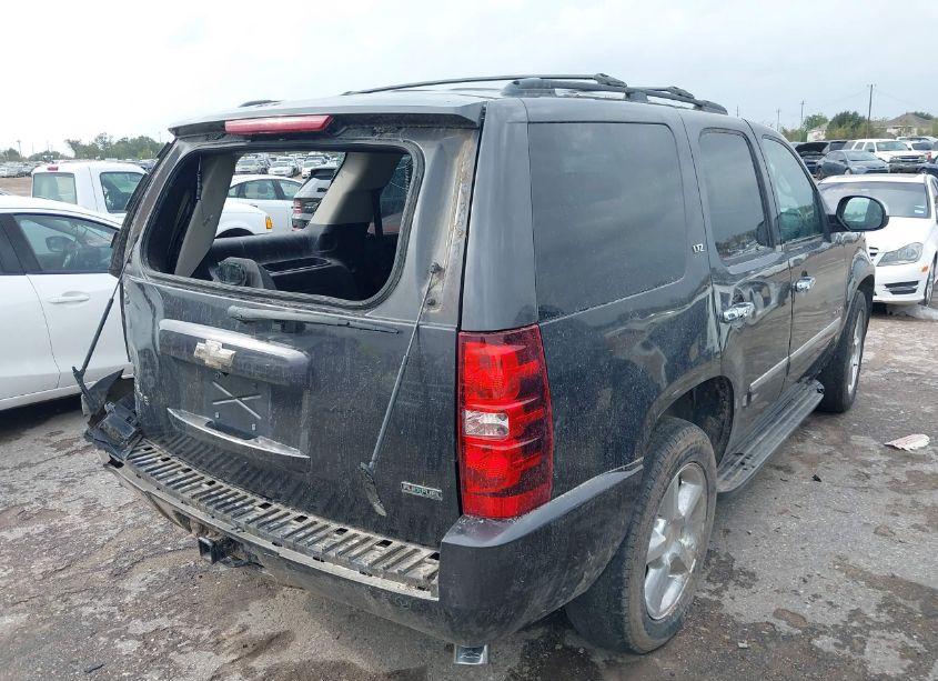 Photo 4 of 2010 Chevrolet Tahoe LTZ (VIN 1GNUCCE08AR164913)
