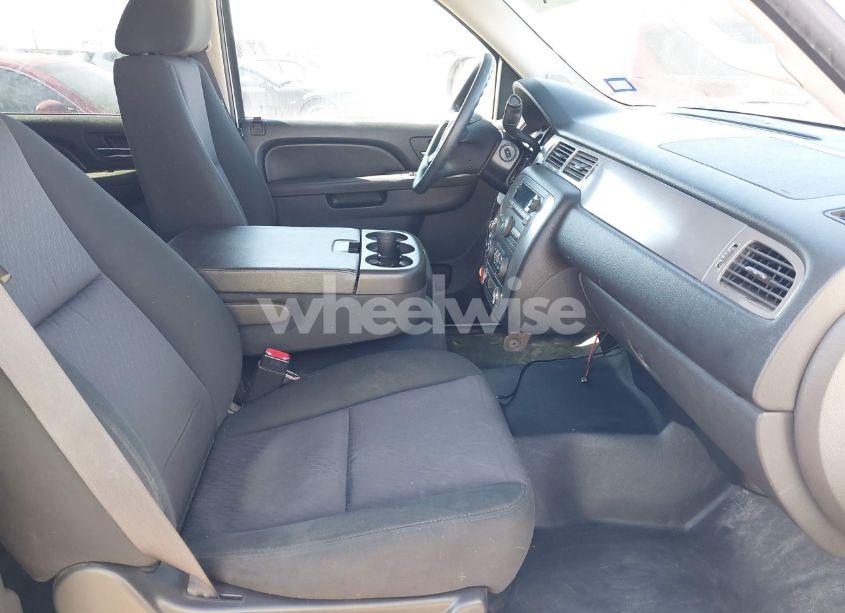 Photo 5 of 2010 Chevrolet Suburban 1500 COMMERCIAL FLEET (VIN 1GNUCHE01AR224737)