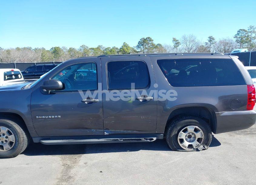 Photo 14 of 2010 Chevrolet Suburban 1500 LS (VIN 1GNUCHE07AR125498)