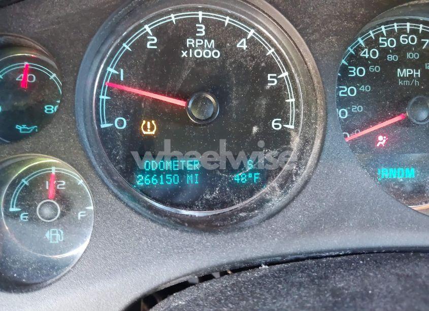 Photo 15 of 2010 Chevrolet Suburban 1500 LS (VIN 1GNUCHE07AR125498)