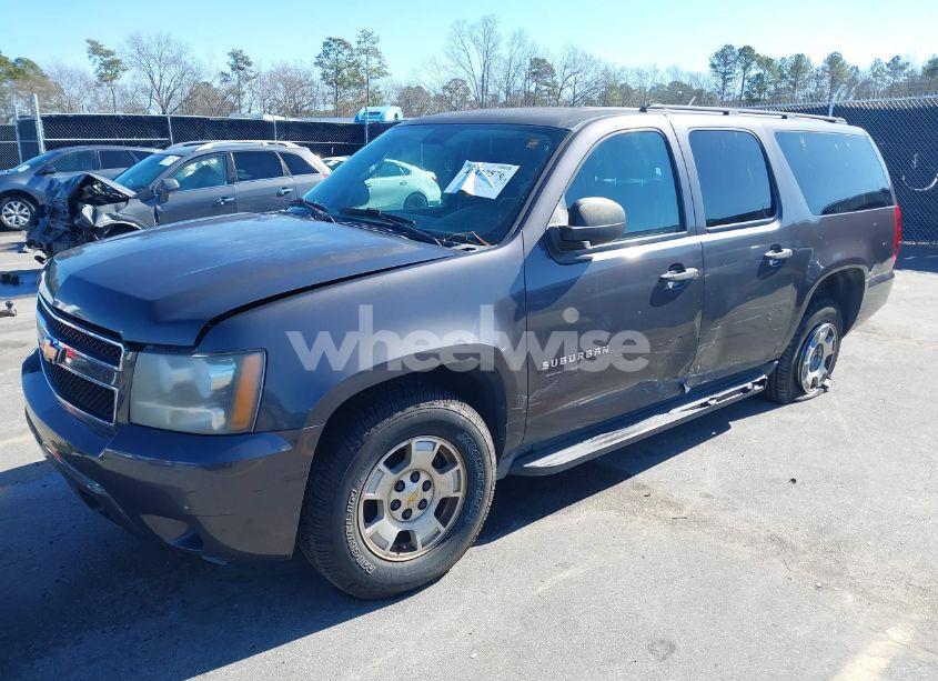 Photo 2 of 2010 Chevrolet Suburban 1500 LS (VIN 1GNUCHE07AR125498)