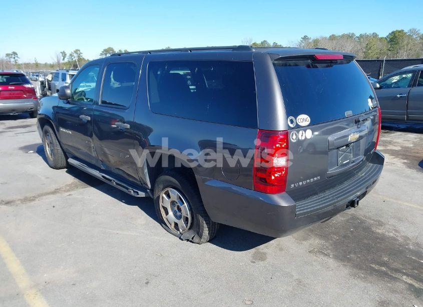 Photo 3 of 2010 Chevrolet Suburban 1500 LS (VIN 1GNUCHE07AR125498)
