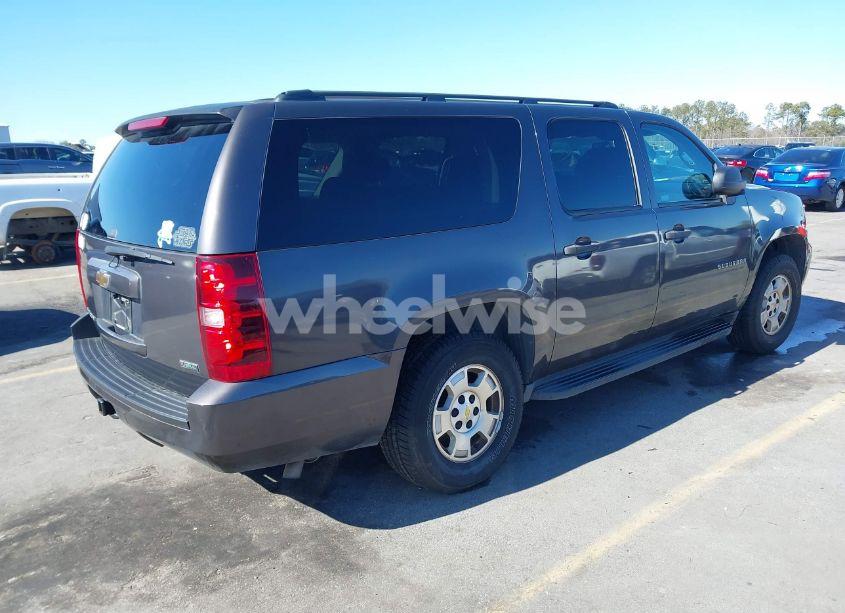 Photo 4 of 2010 Chevrolet Suburban 1500 LS (VIN 1GNUCHE07AR125498)