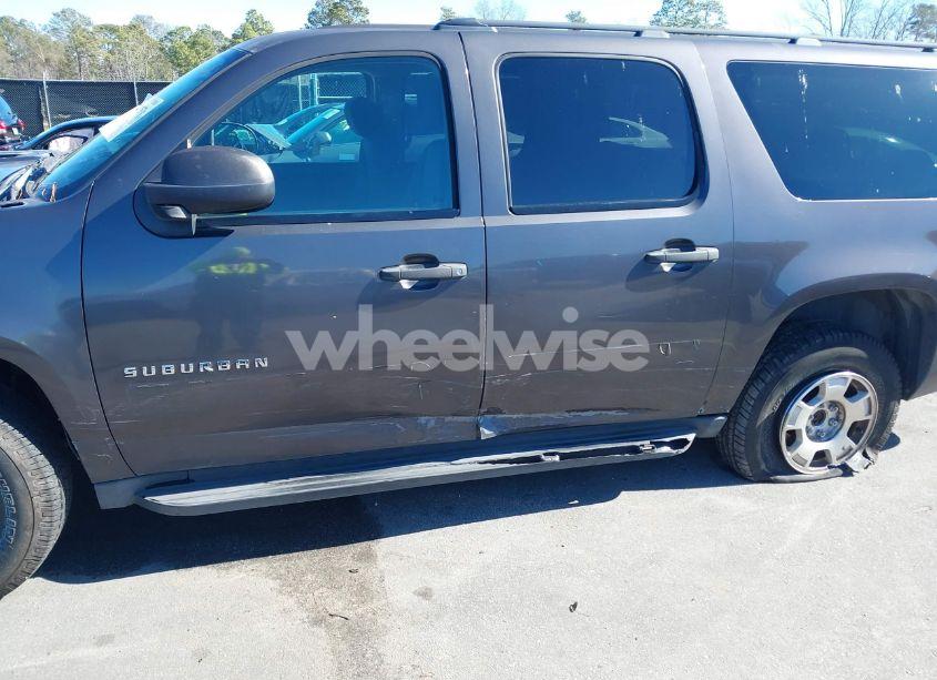 Photo 6 of 2010 Chevrolet Suburban 1500 LS (VIN 1GNUCHE07AR125498)