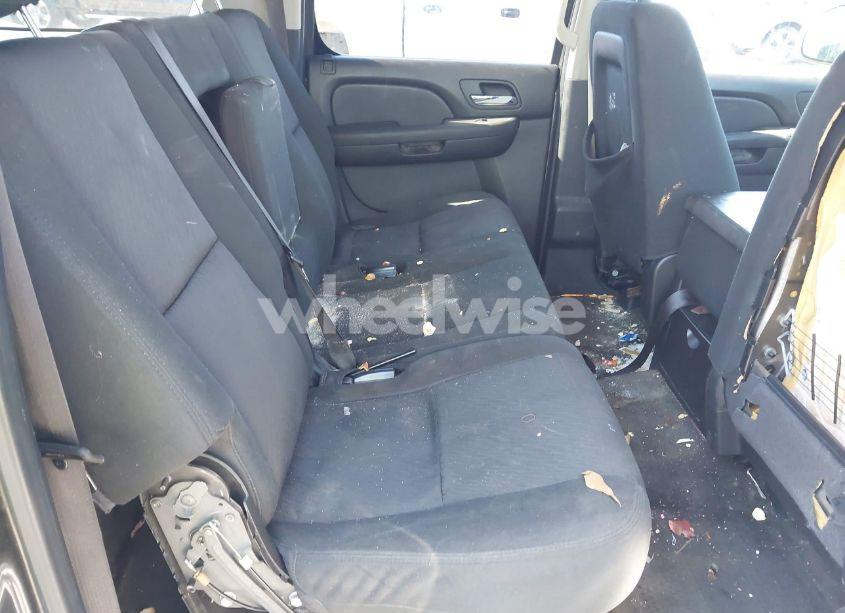 Photo 8 of 2010 Chevrolet Suburban 1500 LS (VIN 1GNUCHE07AR125498)