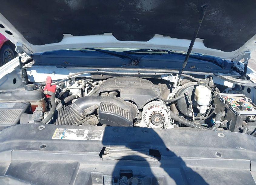 Photo 10 of 2010 Chevrolet Suburban 1500 LS (VIN 1GNUCHE07AR133679)