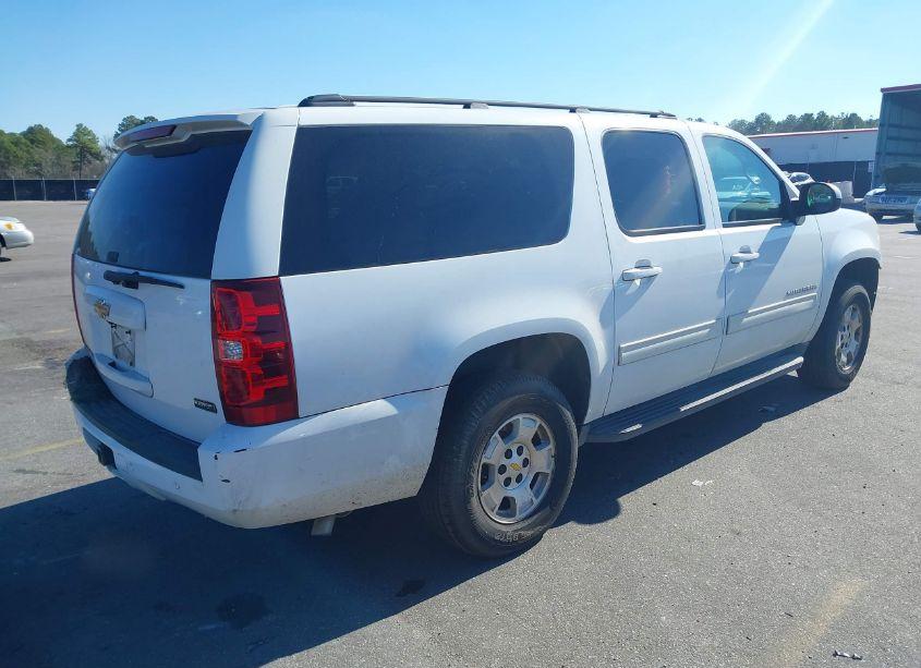 Photo 4 of 2010 Chevrolet Suburban 1500 LS (VIN 1GNUCHE07AR133679)