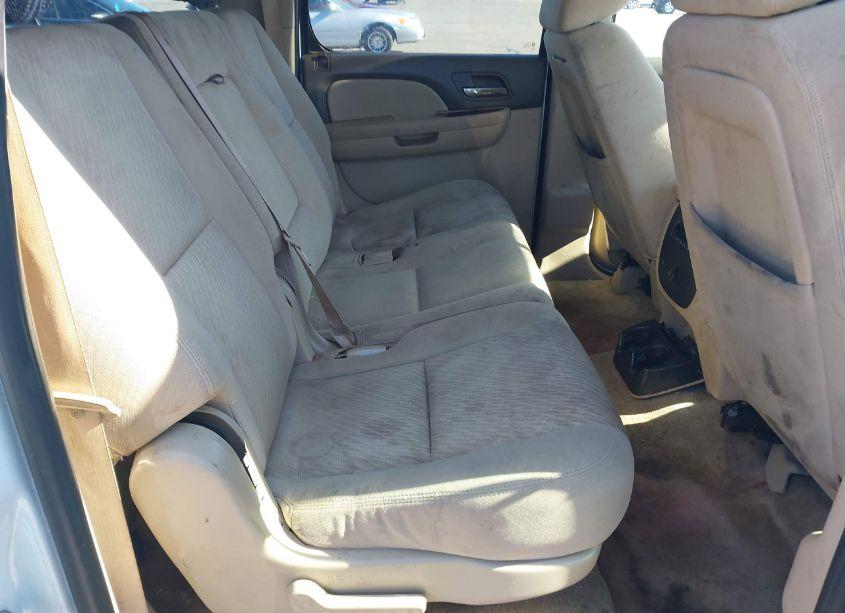 Photo 8 of 2010 Chevrolet Suburban 1500 LS (VIN 1GNUCHE07AR133679)