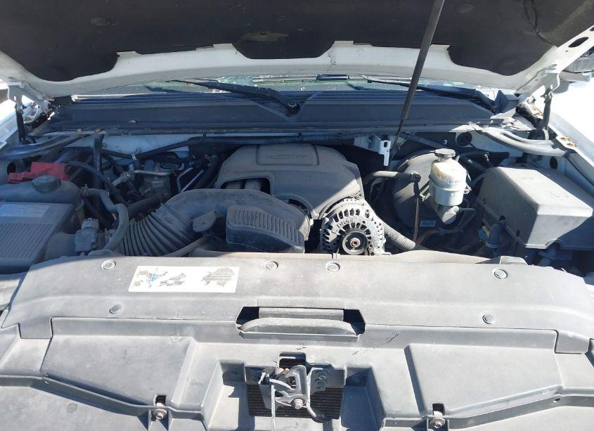 Photo 10 of 2010 Chevrolet Suburban 1500 LS (VIN 1GNUCHE07AR165189)