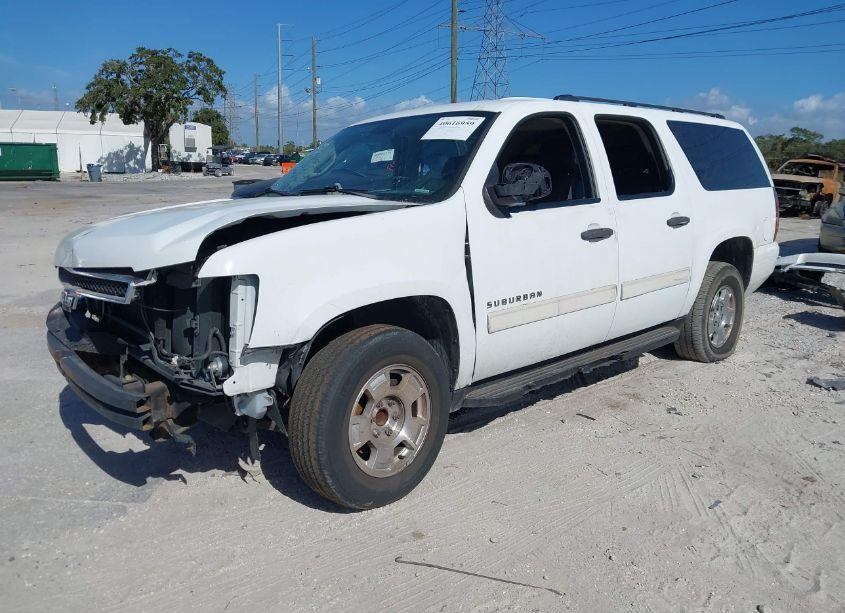 Photo 2 of 2010 Chevrolet Suburban 1500 LS (VIN 1GNUCHE07AR165189)