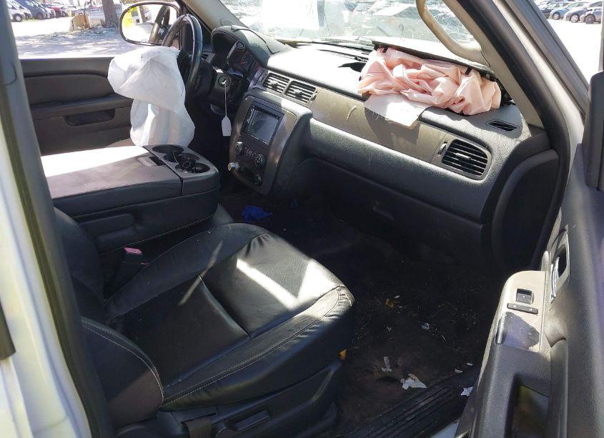 Photo 5 of 2010 Chevrolet Suburban 1500 LS (VIN 1GNUCHE07AR165189)