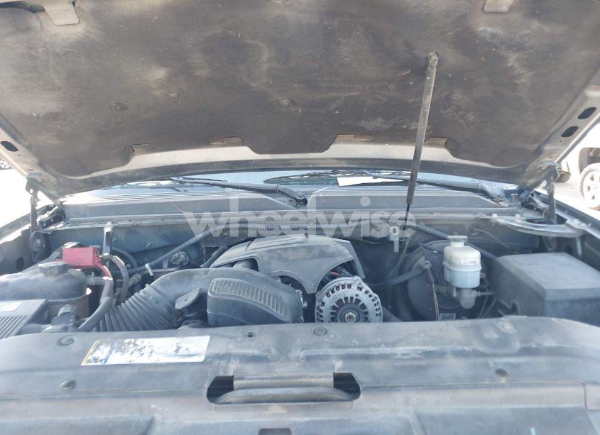 Photo 10 of 2010 Chevrolet Suburban 1500 LS (VIN 1GNUCHE09AR167462)