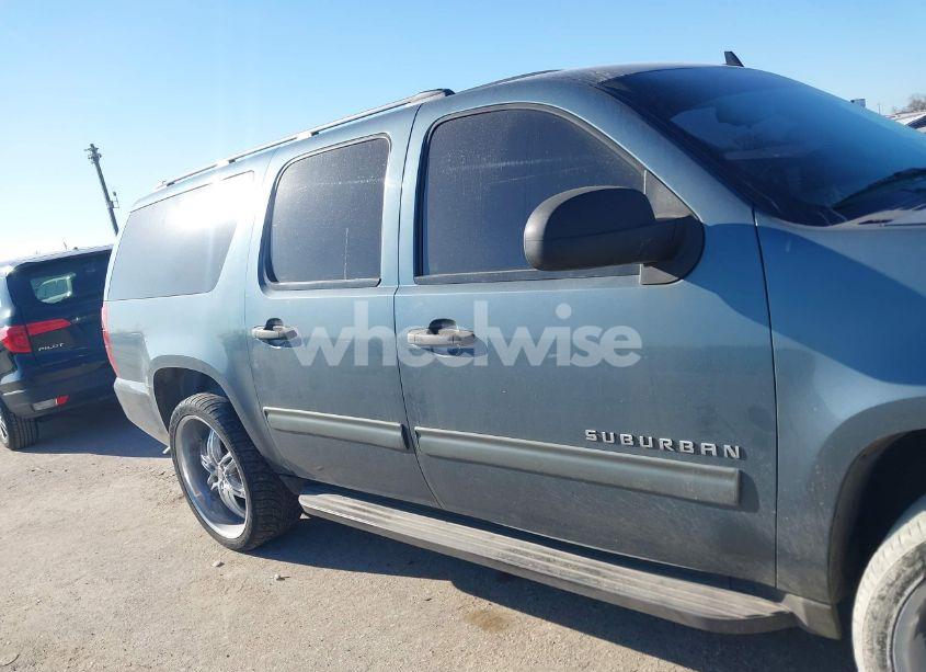 Photo 13 of 2010 Chevrolet Suburban 1500 LS (VIN 1GNUCHE09AR167462)