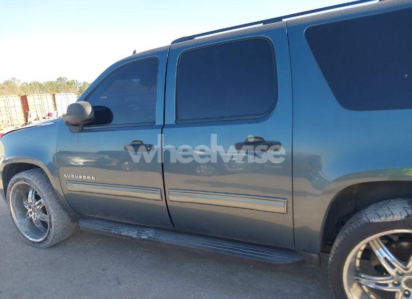 Photo 14 of 2010 Chevrolet Suburban 1500 LS (VIN 1GNUCHE09AR167462)