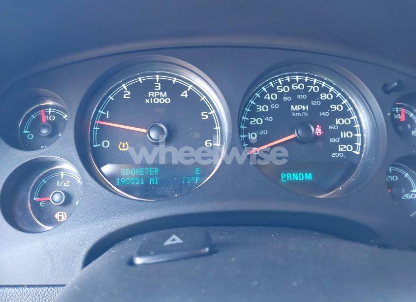 Photo 7 of 2010 Chevrolet Suburban 1500 LS (VIN 1GNUCHE09AR167462)