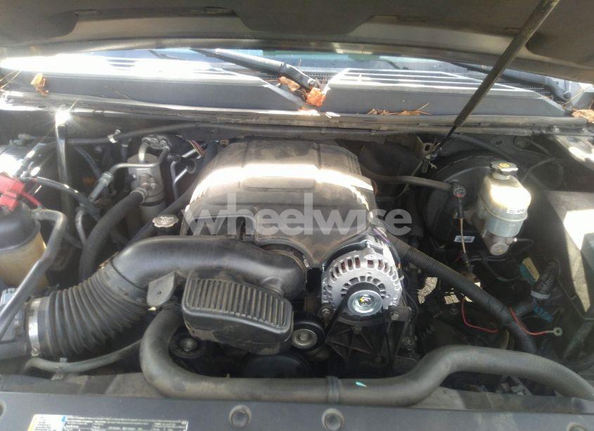 Photo 10 of 2010 Chevrolet Suburban 1500 LT1 (VIN 1GNUCJE01AR196820)