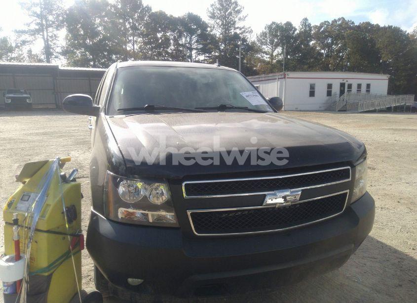 Photo 6 of 2010 Chevrolet Suburban 1500 LT1 (VIN 1GNUCJE01AR196820)