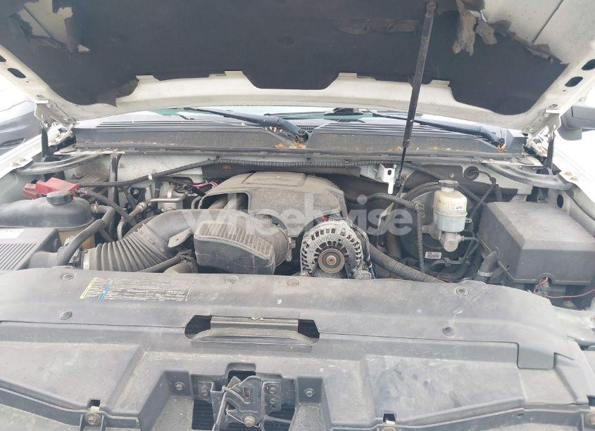 Photo 10 of 2010 Chevrolet Suburban 1500 LT1 (VIN 1GNUCJE01AR199247)