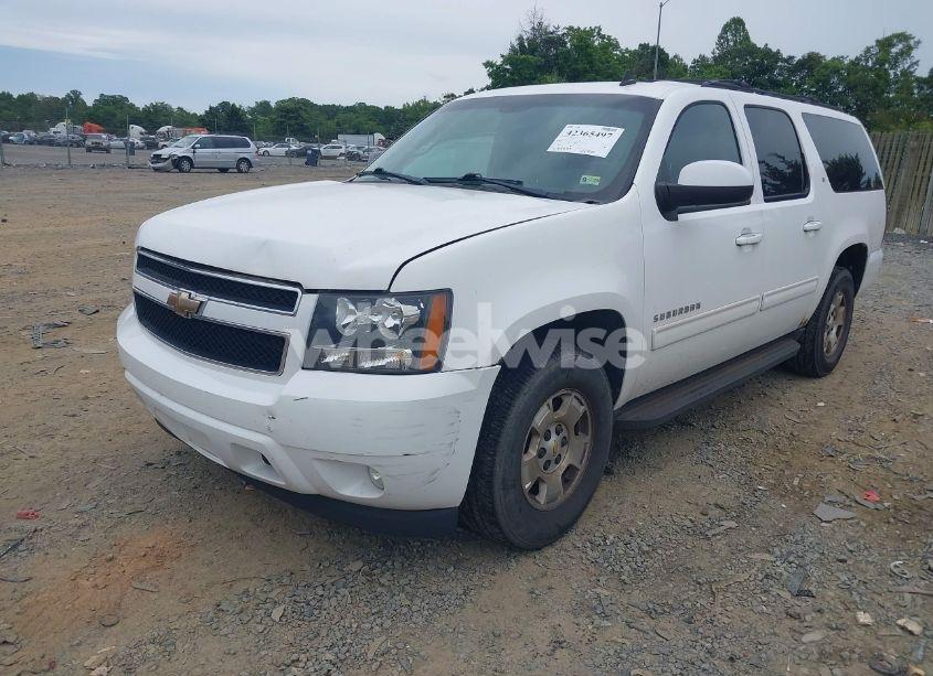 Photo 2 of 2010 Chevrolet Suburban 1500 LT1 (VIN 1GNUCJE01AR199247)