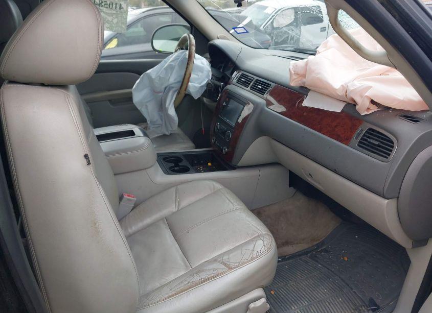 Photo 5 of 2010 Chevrolet Suburban 1500 LT1 (VIN 1GNUCJE01AR225099)