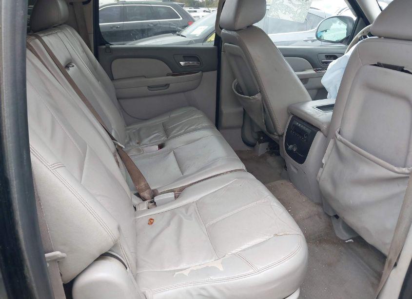 Photo 8 of 2010 Chevrolet Suburban 1500 LT1 (VIN 1GNUCJE01AR225099)