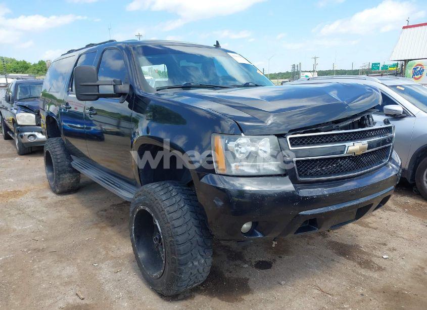 2010 Chevrolet Suburban 1500 LT1 (VIN 1GNUCJE08AR133987) main photo