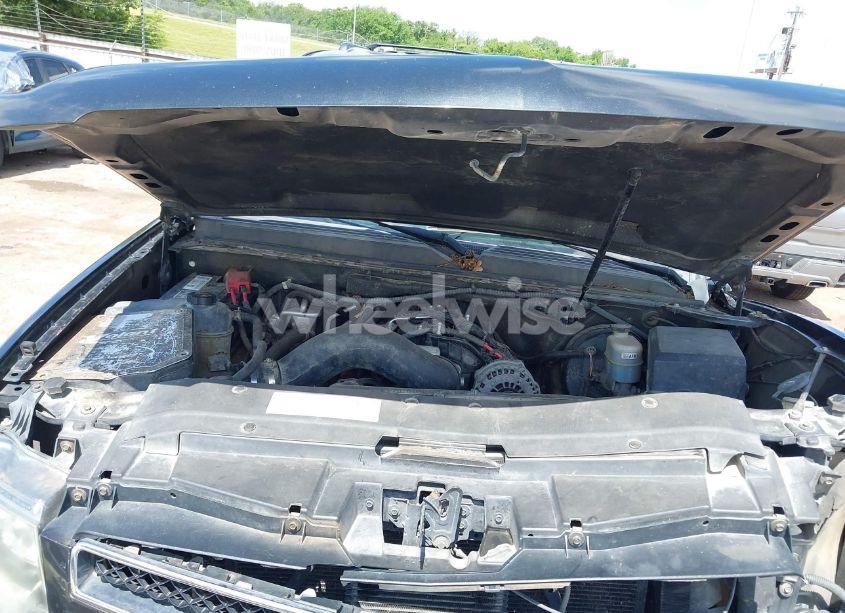 Photo 10 of 2010 Chevrolet Suburban 1500 LT1 (VIN 1GNUCJE08AR133987)