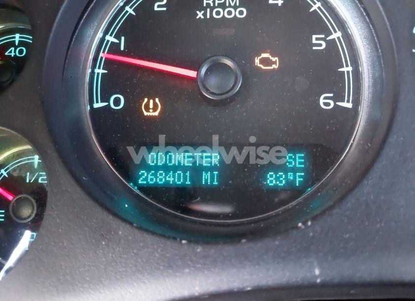 Photo 16 of 2010 Chevrolet Suburban 1500 LT1 (VIN 1GNUCJE08AR133987)