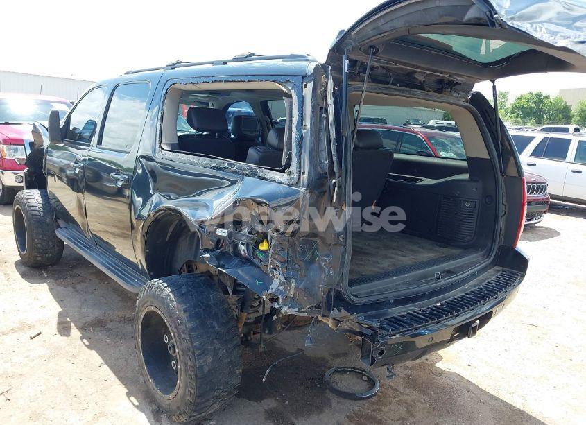 Photo 3 of 2010 Chevrolet Suburban 1500 LT1 (VIN 1GNUCJE08AR133987)